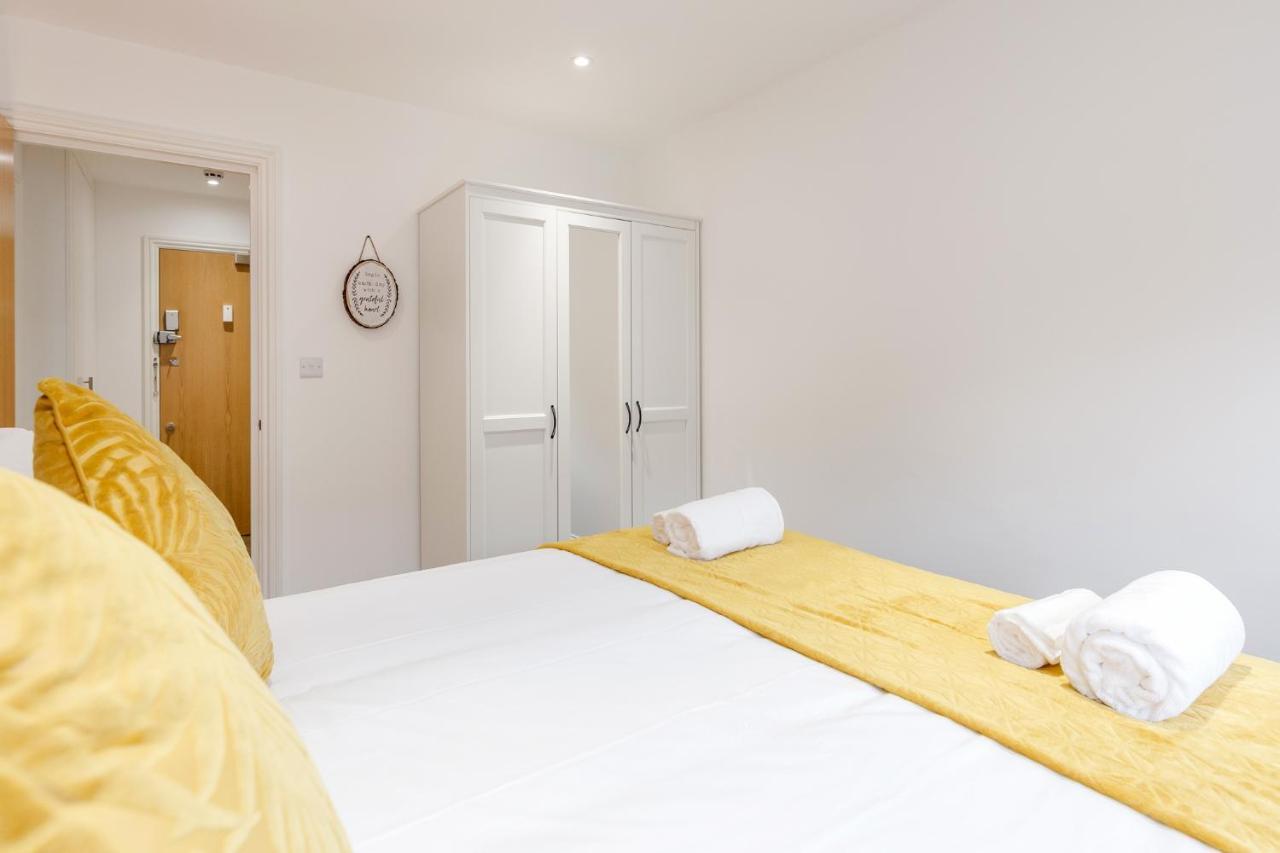Watford Town Centre, Serviced One Bed Flat With Choice Of King Or Twin Beds, Sleeps Up To 4 Sharing, Free Wifi And Free Movies Λονδίνο Εξωτερικό φωτογραφία