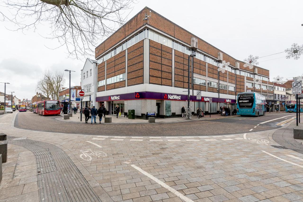Watford Town Centre, Serviced One Bed Flat With Choice Of King Or Twin Beds, Sleeps Up To 4 Sharing, Free Wifi And Free Movies Λονδίνο Εξωτερικό φωτογραφία